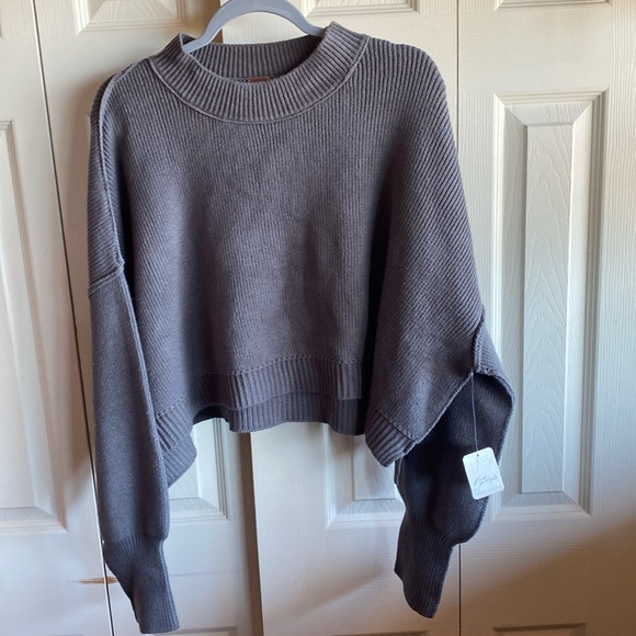 Free People NWT Easy Street Slouchy Drop Shoulder Crop Grey Pullover size Large - Picture 4 of 11